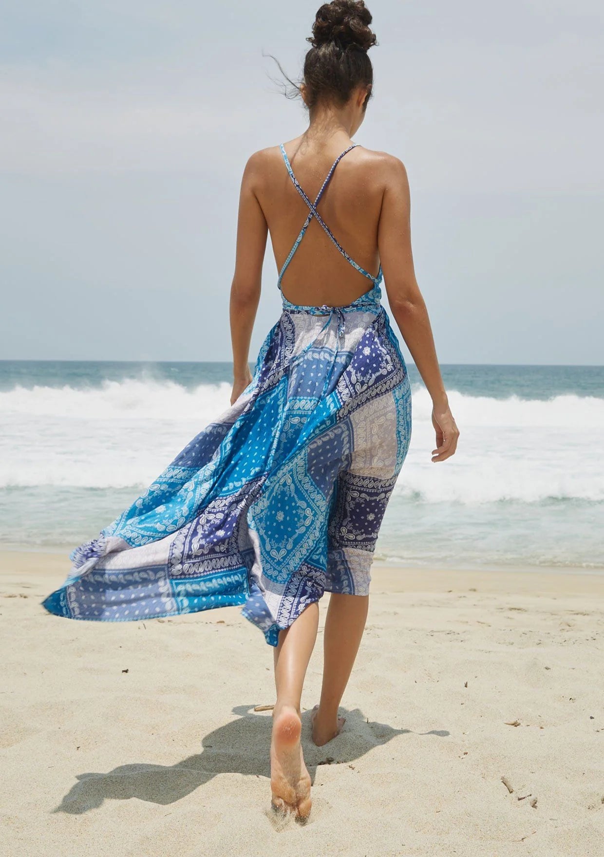 ワンピース VALLO DE NEAR Dahlia Halter Dress Blue Floral Print Twisted Halter Dress